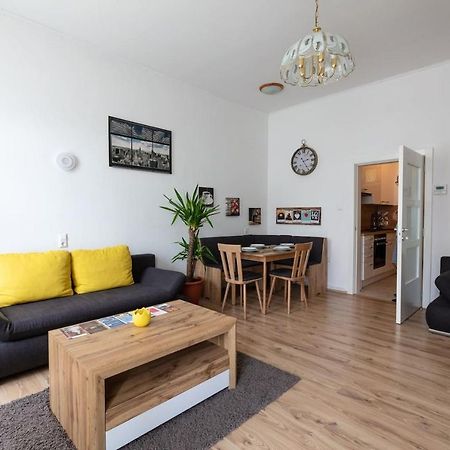 Sunny Renovated Apartment Close To Downtown Vienna Exterior photo