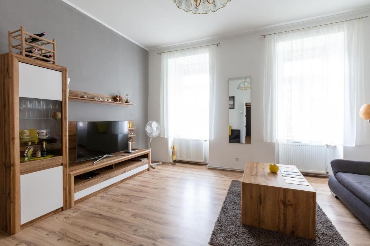 Sunny Renovated Apartment Close To Downtown Vienna Exterior photo